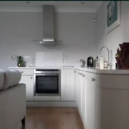 Modern 2 Bedroom Near The Rds Arena Apartment